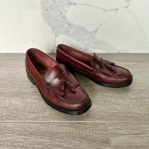 Vintage BASS WEEJUNS Marietta II women’s tassel loafers.